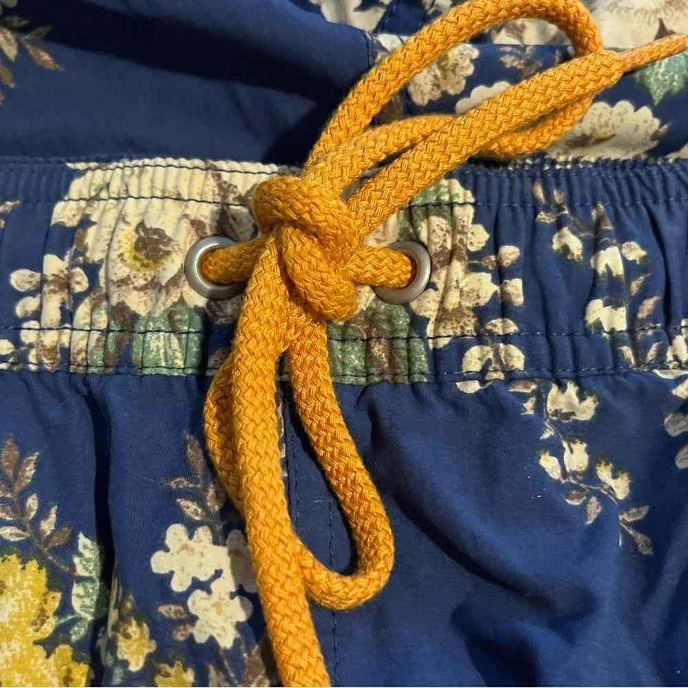 J Crew Men's Blue Floral Dock Shorts, Size Large